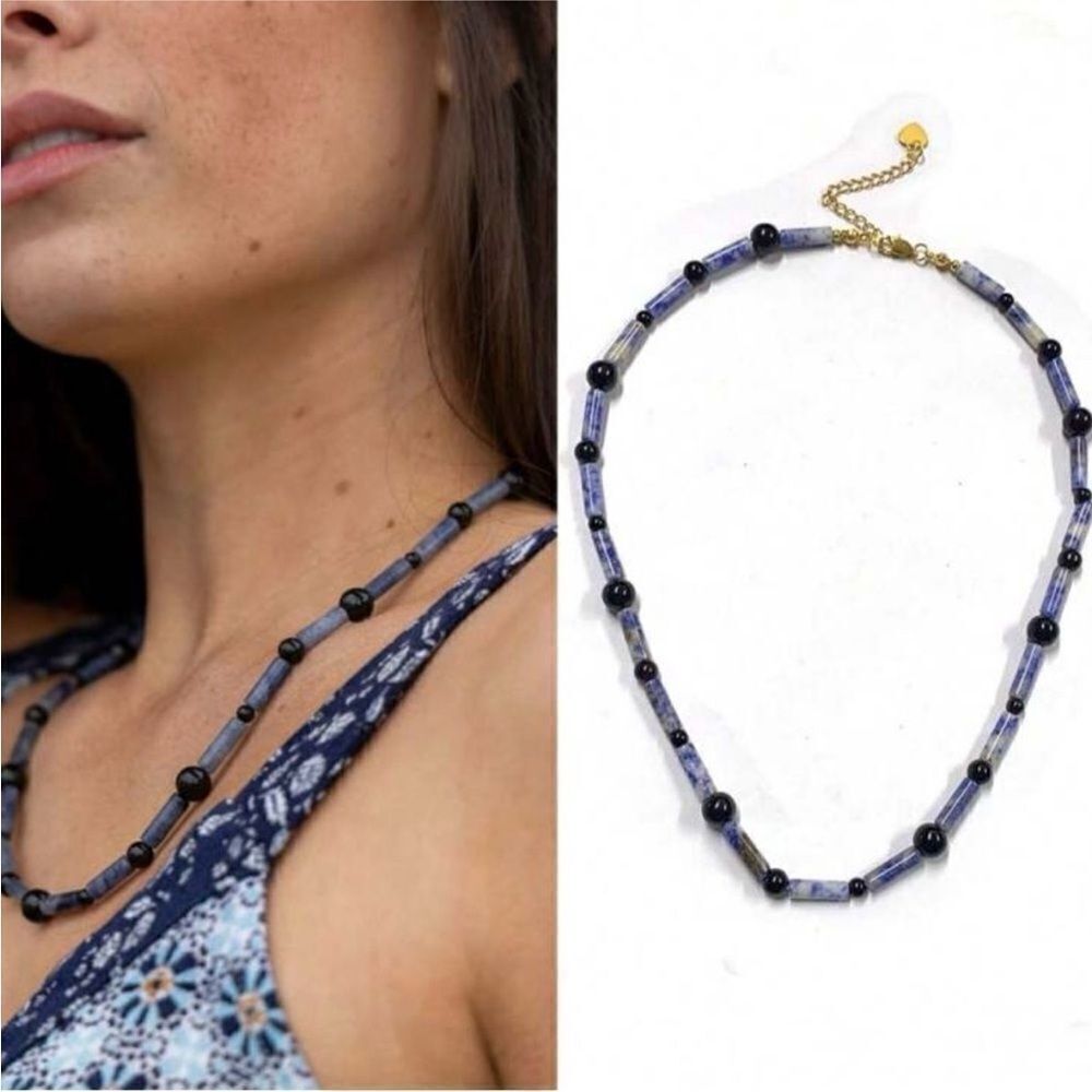 Blue and Black Beaded Necklace M401